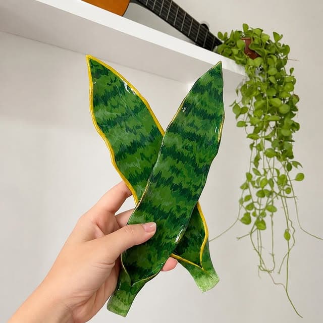 Post do Instagram do Ateliê Wackholz com espadas artesanais
