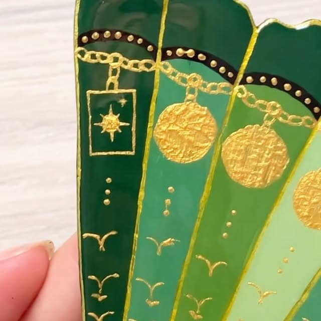 Post do Instagram do Ateliê Wackholz com leque cigano personalizado
